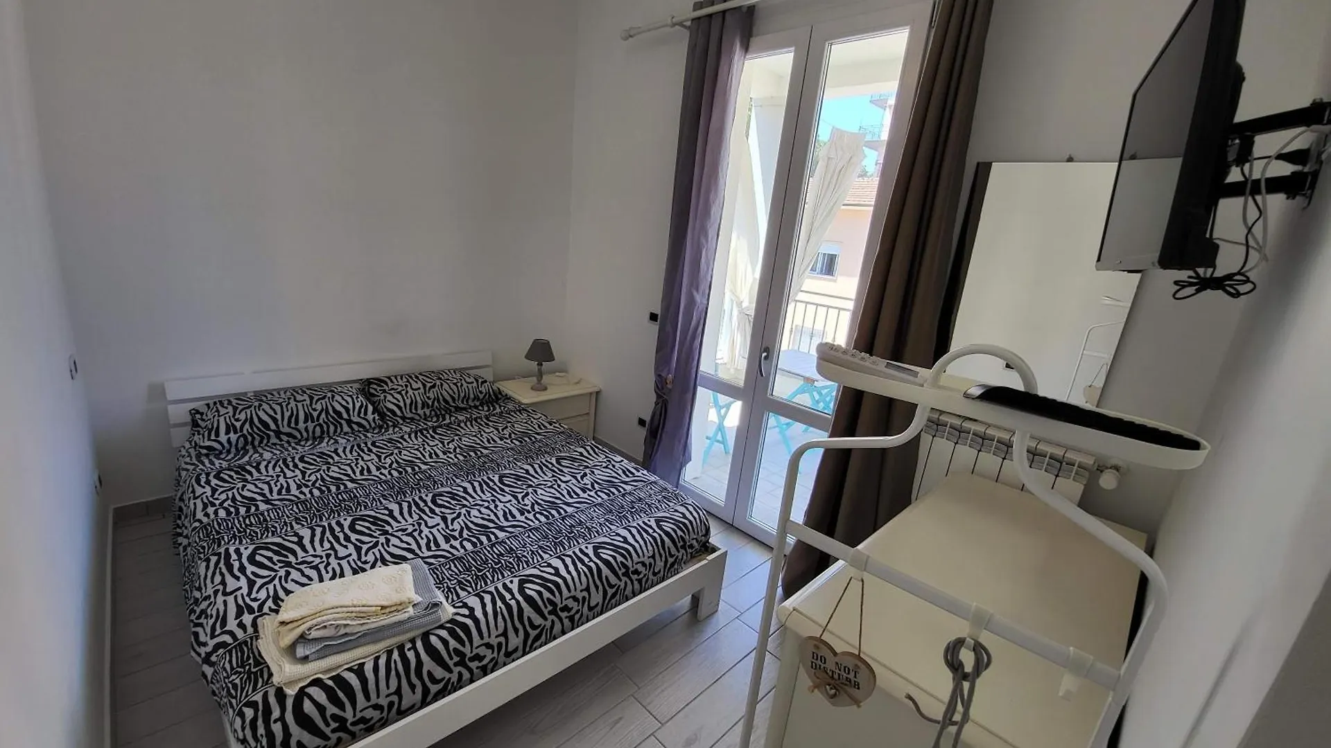 Camera Con Terrazza Vicino Al Mare E Pineta فولّونيكا